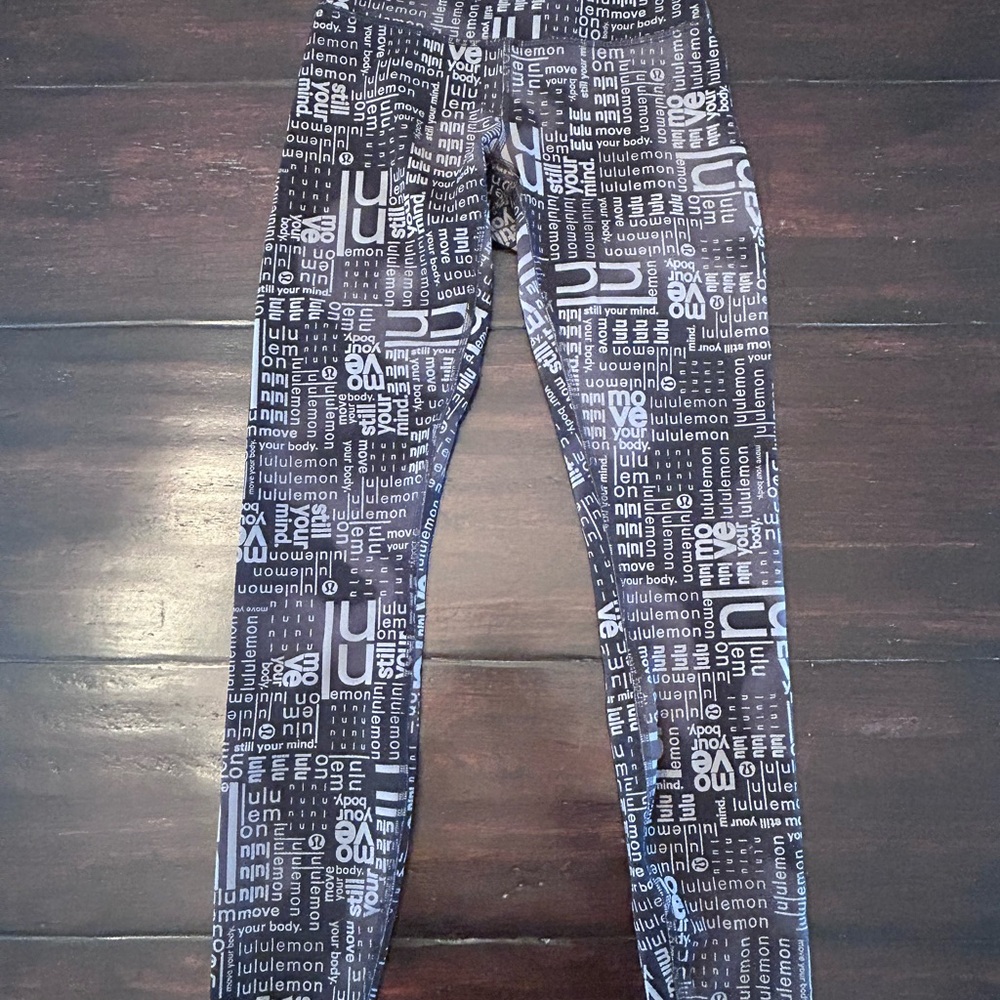 Women’s LuLulemon athletica Graphic Print Leggings in Black and Gray